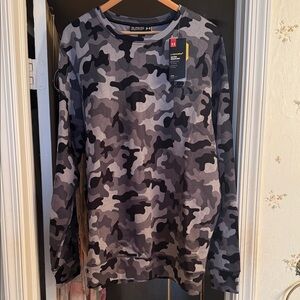Under Armour Men's Black and Gray Camo Sweatshirt
